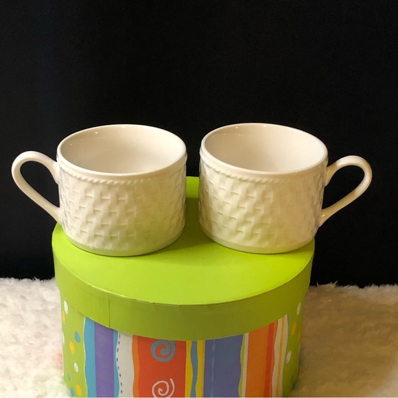 Set Of 2 Oneida’s Majesticware, Basketweave Stoneware Cups/Mugs - Picture 5 of 8